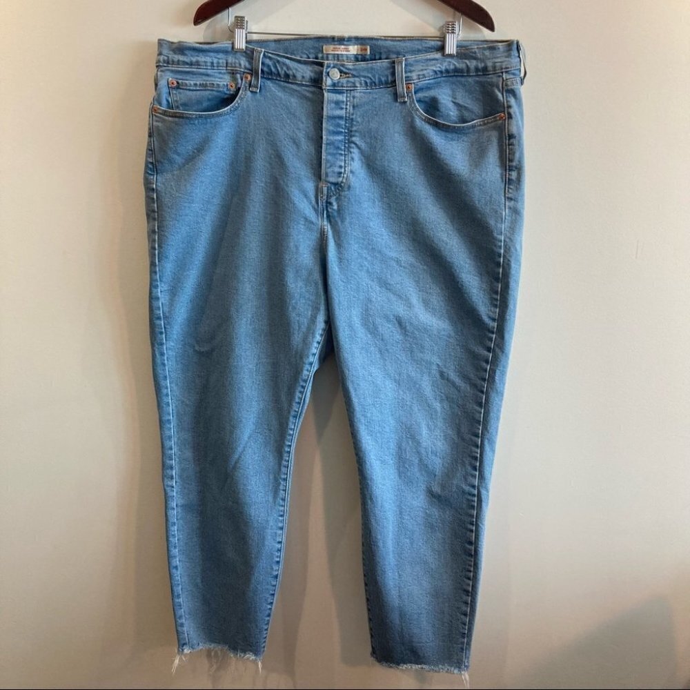 LEVI’S Sz 24W Wedgies High Rise Raw Hem Button Fly Light Wash Jeans